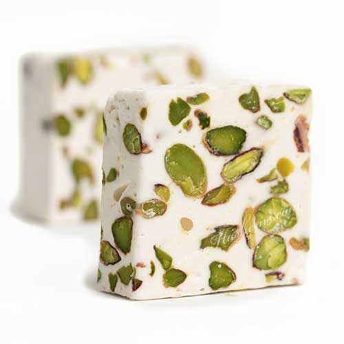 Pistache nougat من و سلوى موجها بالفستق